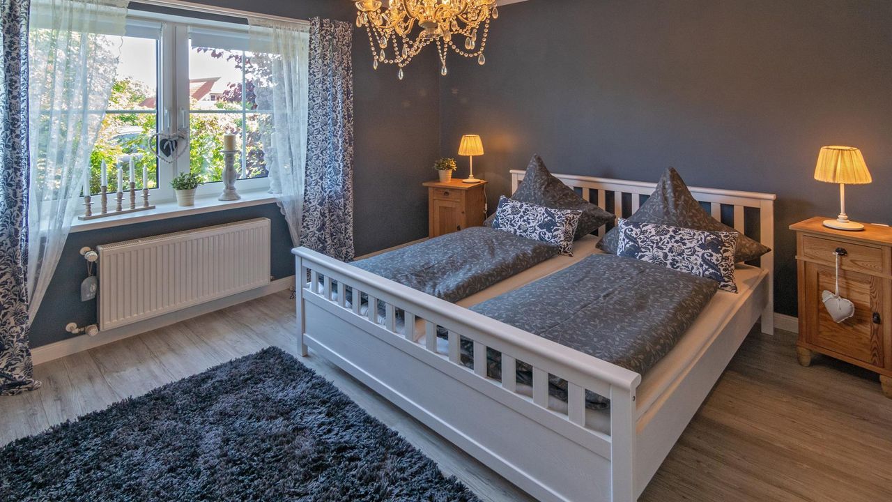 Schlafzimmer EG I Schlafzimmer EG I
